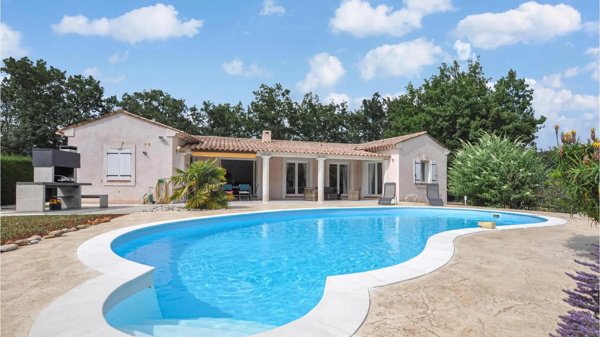 Cozy Home In Saint-Cezaire-Sur-Siag
