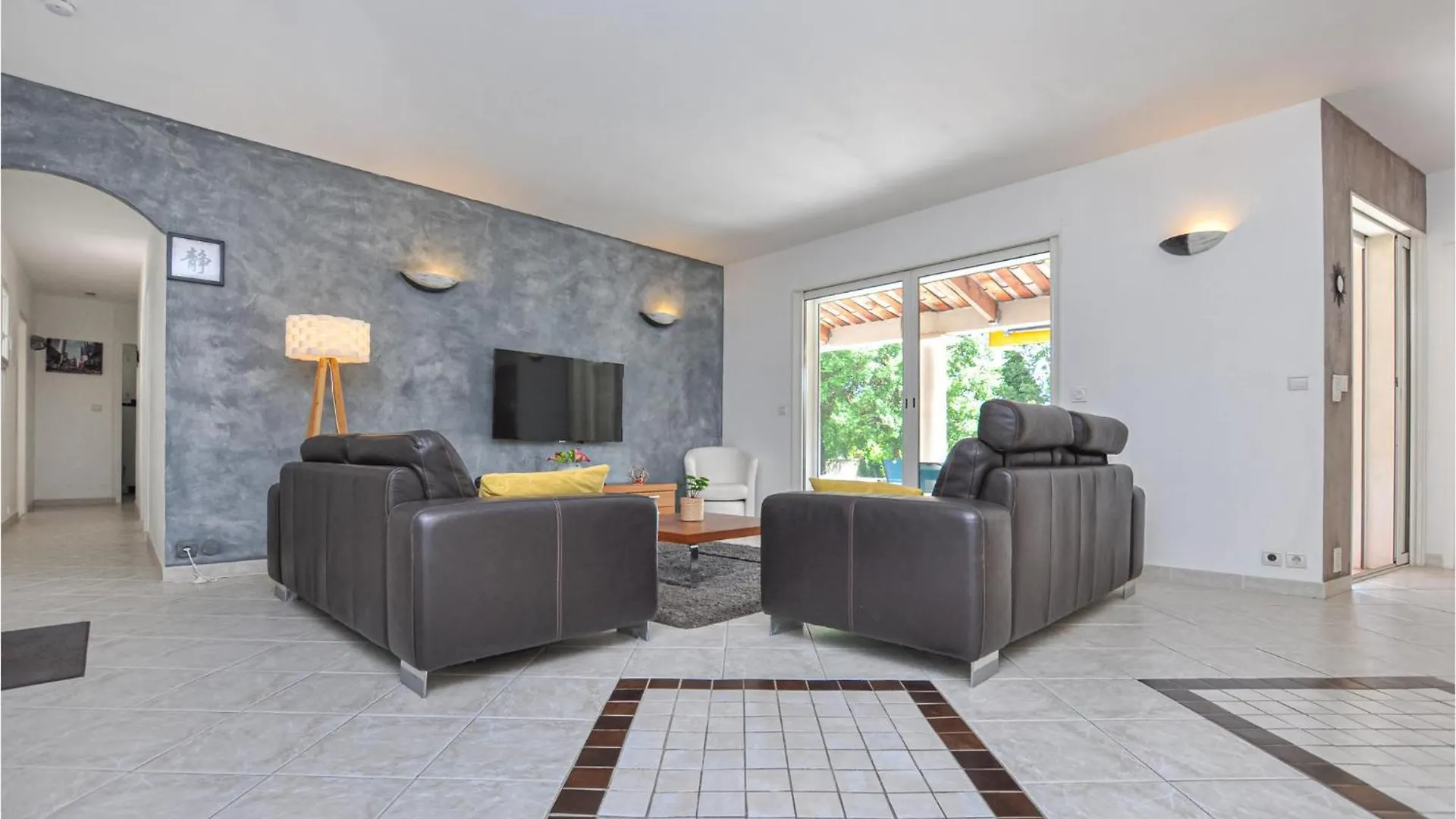 Cozy Home In Saint-Cezaire-Sur-Siag